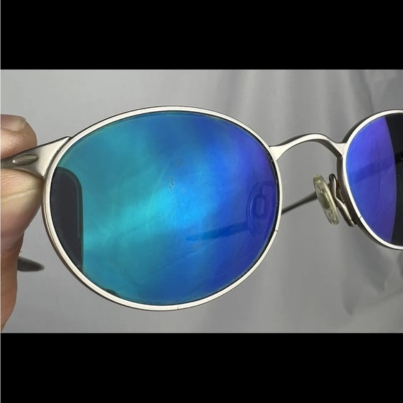 OAKLEY OO Michael Jordan E-Wire Blue Iridium/Matte Silver Gen 1 Round Sunglasses - Picture 6 of 10